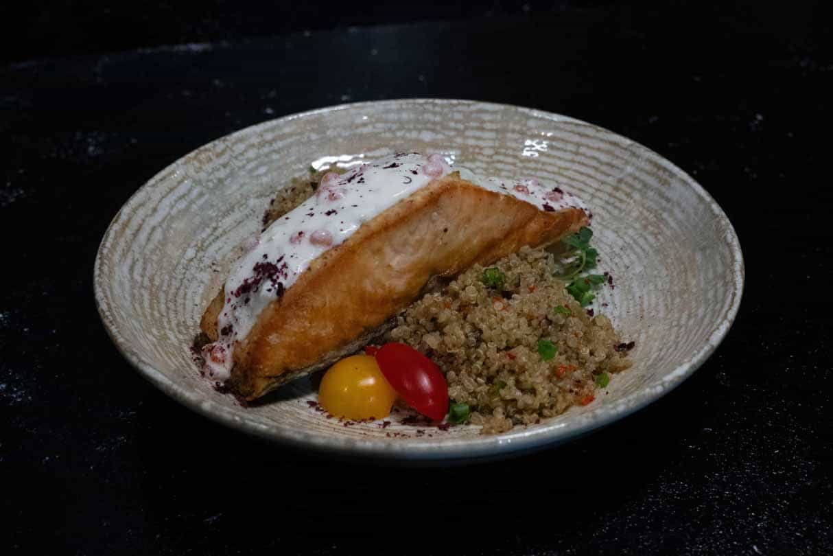Salmon Steyk - Salmon balığı, kinoa, miks...