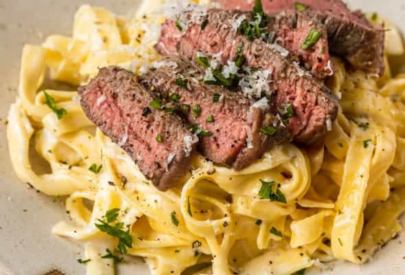 Fettuccine Alfredo Beef - (Can əti soğan, göbələk,...
