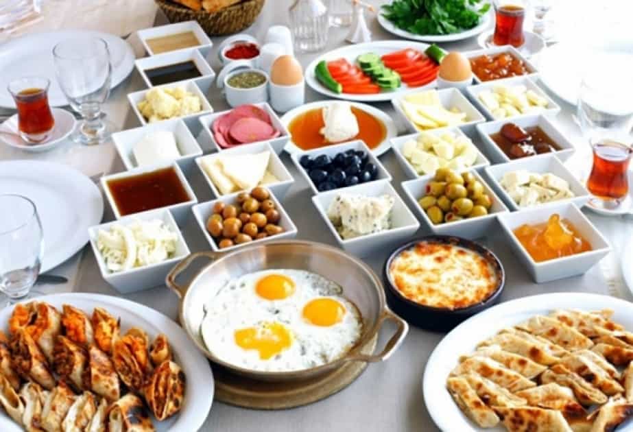 2 nəfərlik səhər yeməyi - Bal, xama, Kərə yağı, Ağ pendir,...