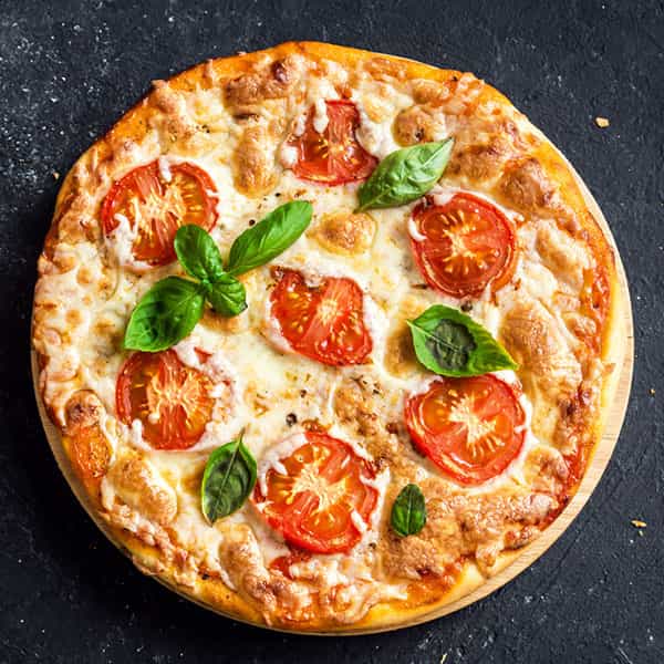 Pizza Margarita - Pizza xəmiri,sous,pomidor,mozarella