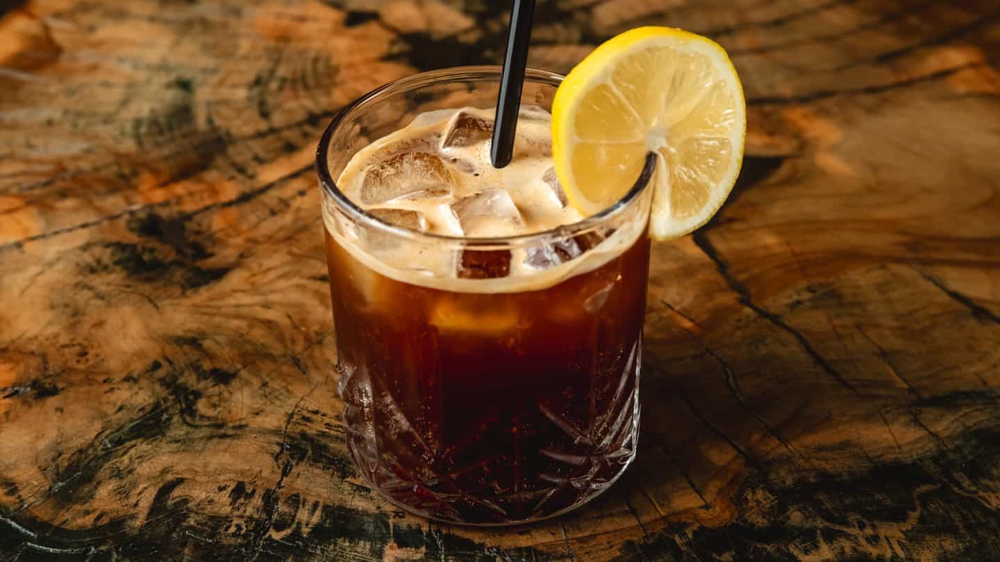 TONIC ESPRESSO - Espresso, tonik suyu və buz ilə...