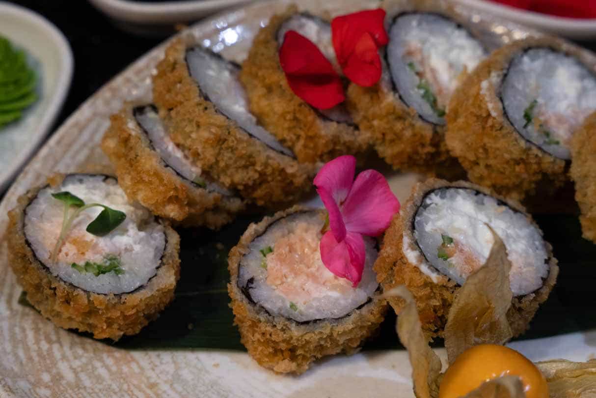 Hot Roll Salmon - Düyü, nori, krem pendir, salmon...