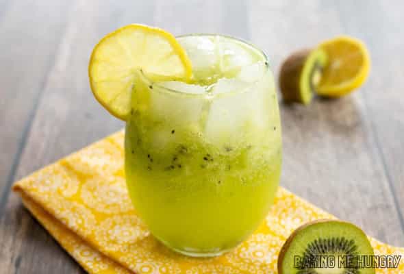 Apple & Kiwi - Alma siropu, kivi, buz, qazlı su