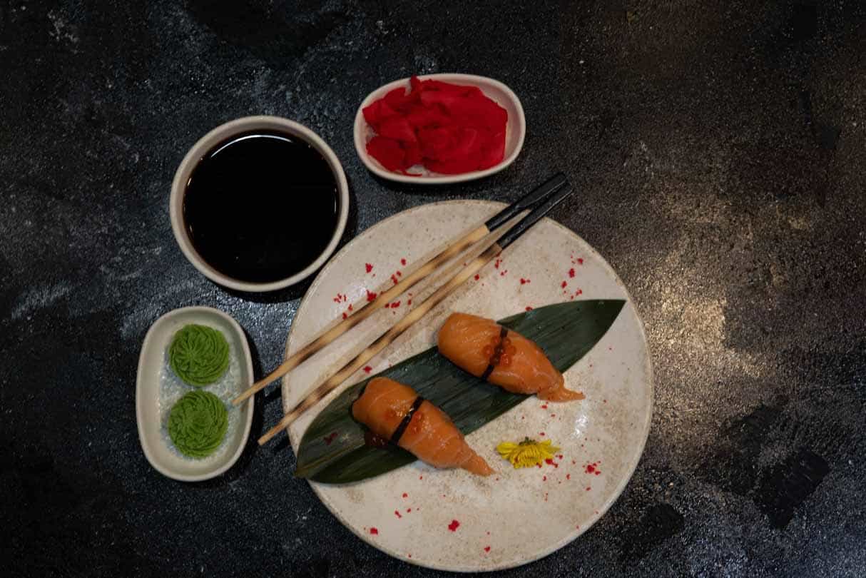 Nigiri Salmon - Salmon balığı, düyü, vasabi