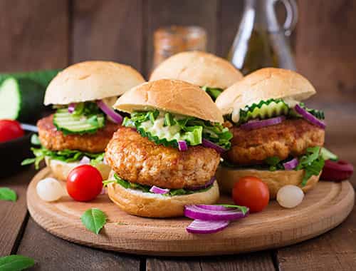 MİNİ XIRT-XIRTLI TOYUQ BURGER - Xırçıltılı toyuq əti, pomidor,...