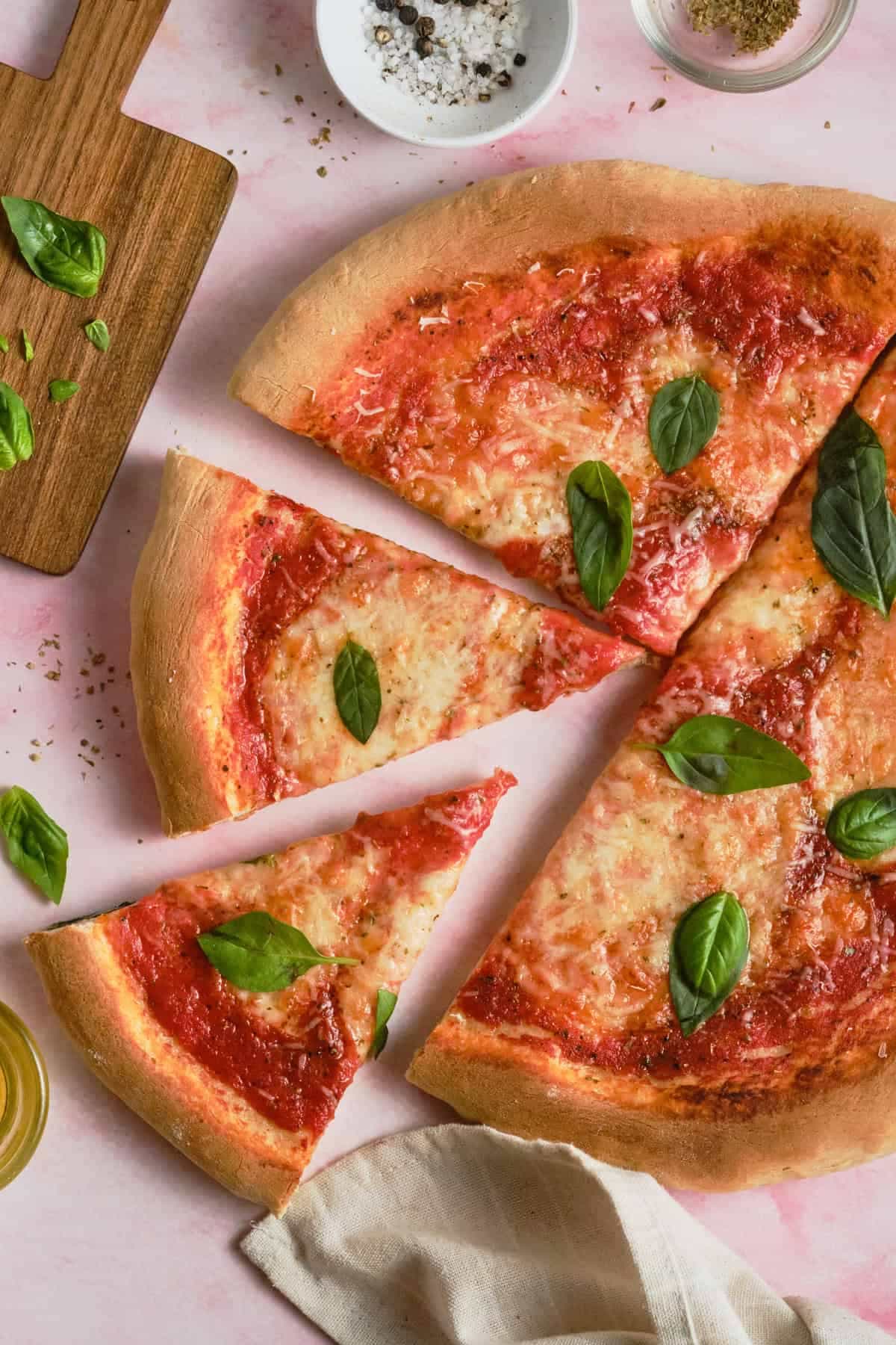 Pizza Marqarita - Özəl sous , mozzarella pendiri,...