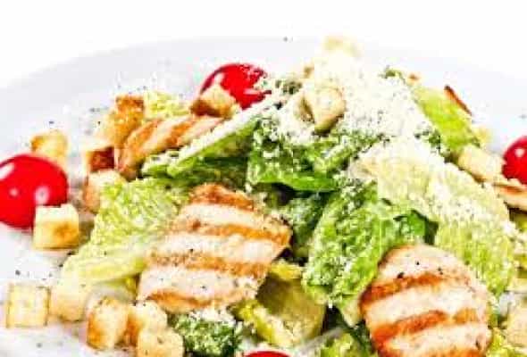 Sezar salatı toyuq əti ilə 250 qr - Baton, toyuq filesi, kahı, parmezan...
