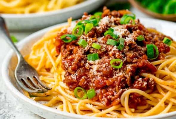 Spagetti bolonez 330 qr - (Qiymə ət, spagetti, parmezan...