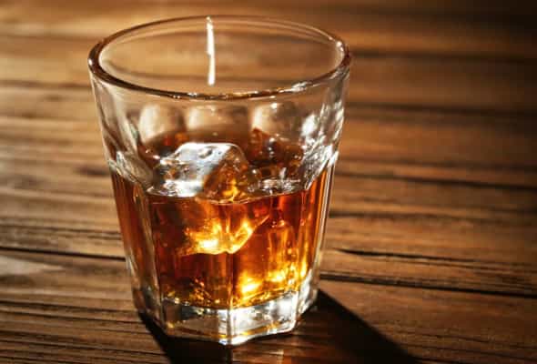 1 shot whiskey / likor - Jack Daniels, Jaegermeister, Chivas...