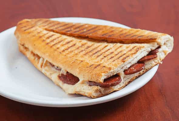 Kaşarlı sucuklu tost - Kaşarlı Sucuklu tost 1 ədəd