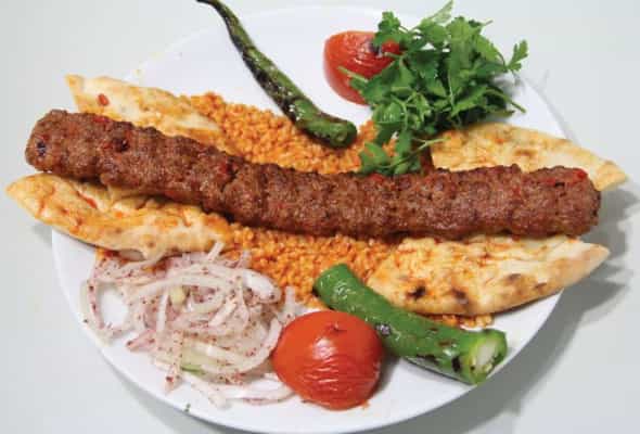 Urfa Kabab - Dana əti, Pomidor, bibər, soğan.
