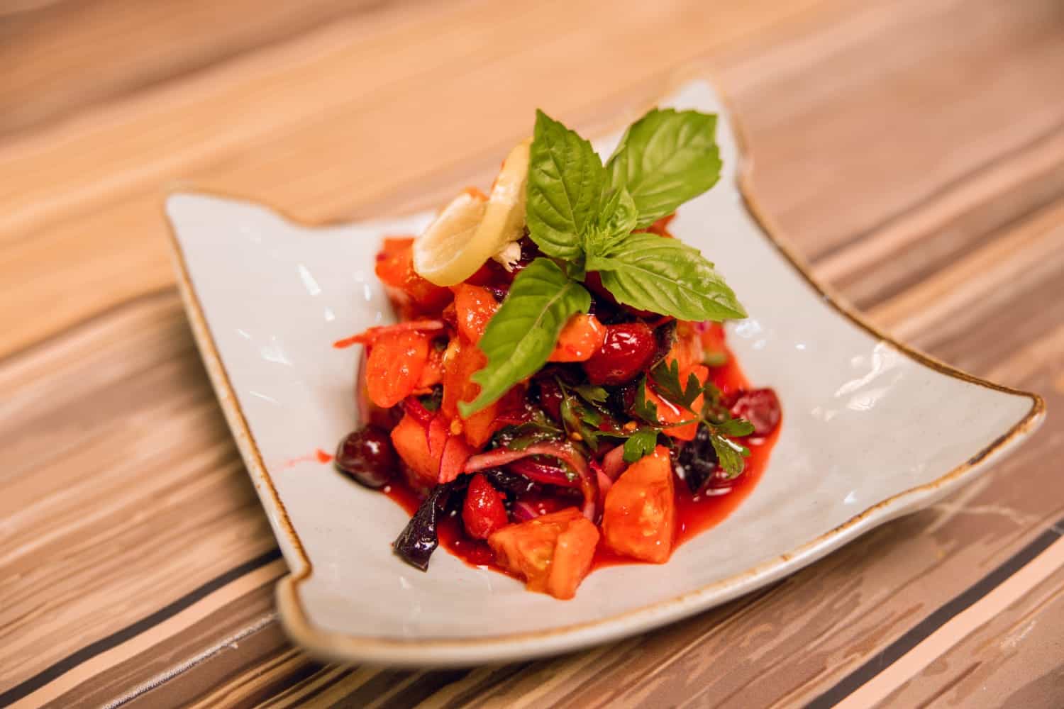 Vişnəli pomidor salatı - Vişnəli pomidor salatı