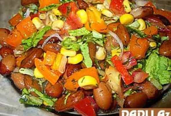 Meksikan salatı  toyuq etli - toyuq eti yaşıl biber qırmızı...