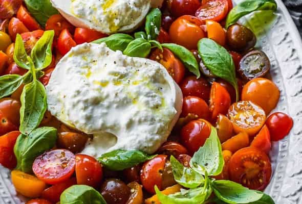 BURRATA  CAPRESE - (Rukola,çeri pomidor, ,balzamik glaze...