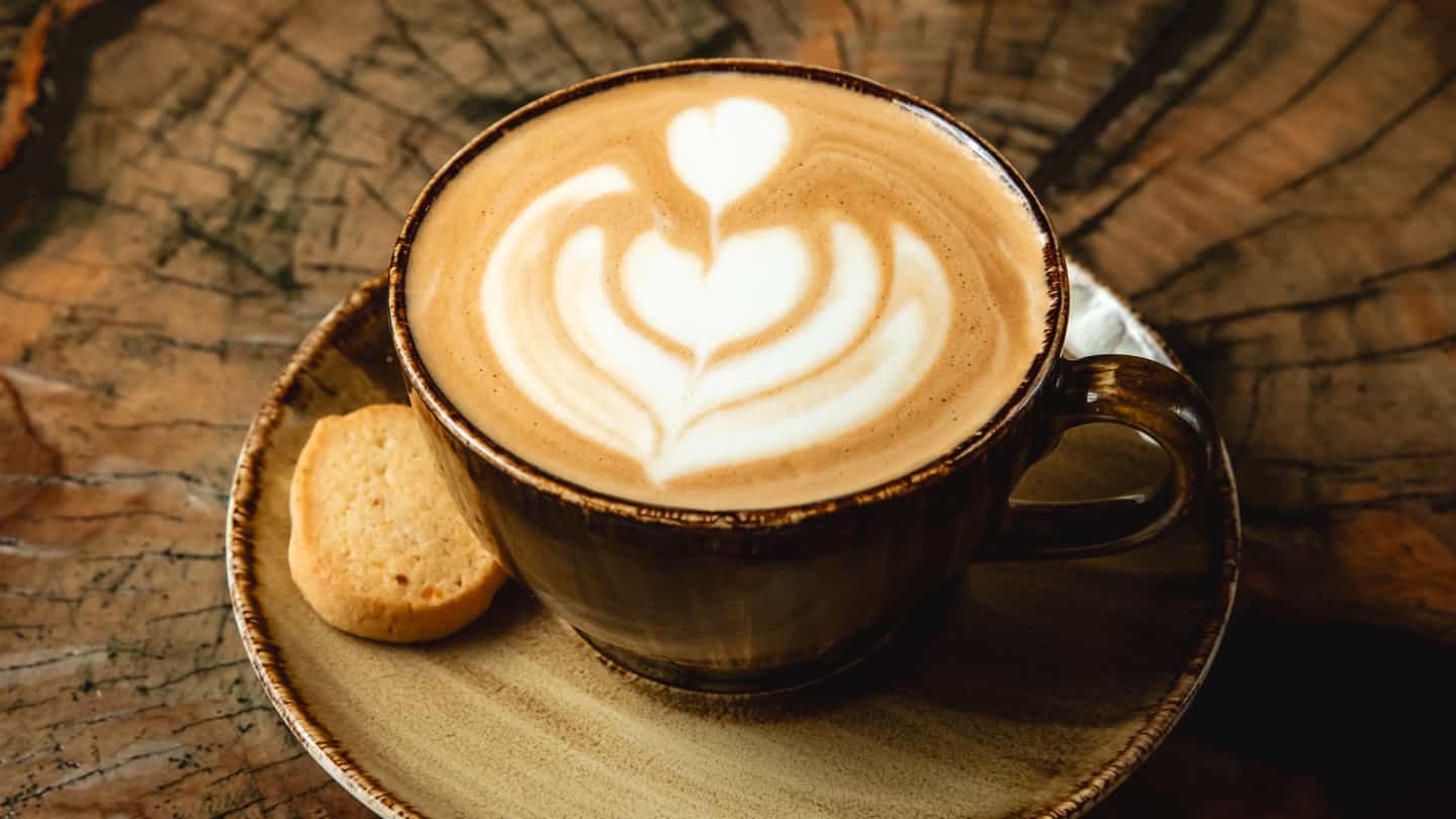 WHITE MOCHA - Espresso ilə ağ şokolad siropu və...
